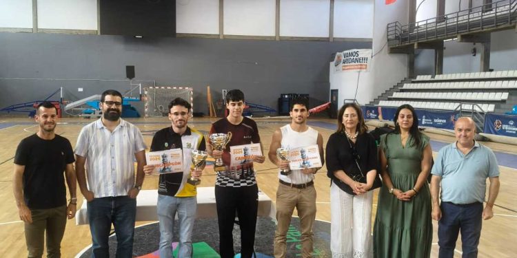 Alberto Bethencourt corona un fin de semana glorioso: gana también el Torneo de la Patrona y la cantera palmera bate a los maestros