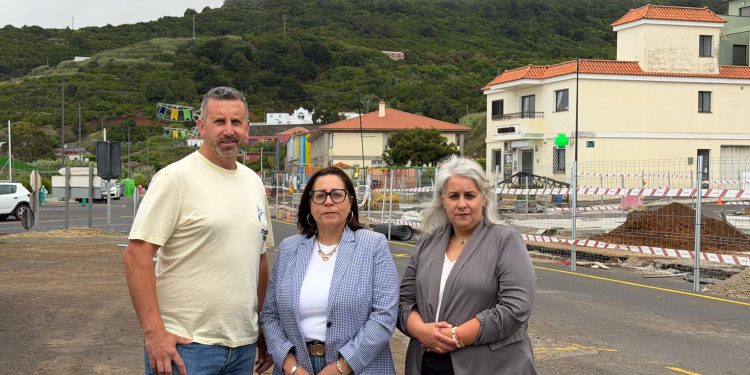 El PP de Puntallana denuncia que la calle República de Venezuela sigue cortada tres meses después de un cierre anunciado «de una semana»