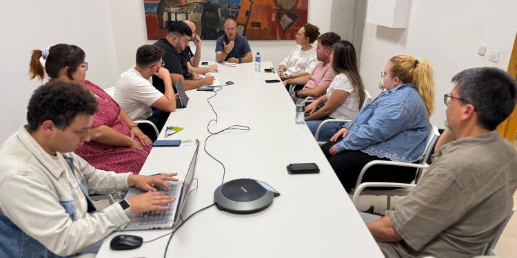 Guaguas después de las 22:40, alquiler joven y salud mental: lo que la juventud palmera puso sobre la mesa del Cabildo