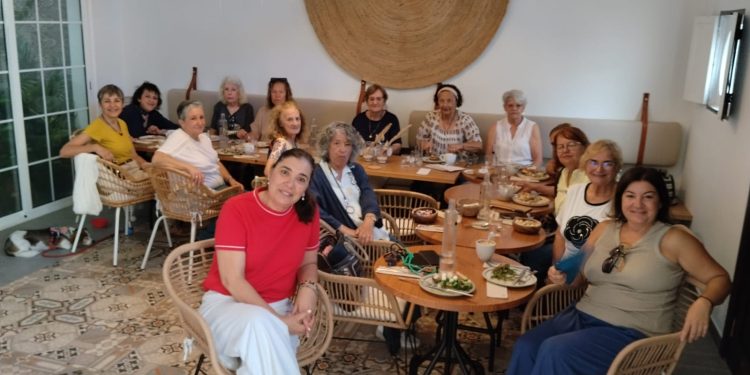 Un desayuno saludable y mucho más: el Club de Mujeres de Tazacorte teje convivencia y bienestar entre las vecinas