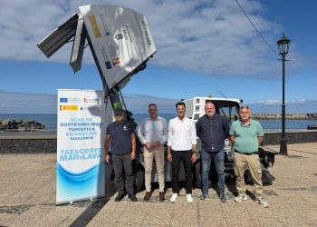 Tazacorte estrena una barredora 100% eléctrica para limpiar sus playas sin humos ni ruido