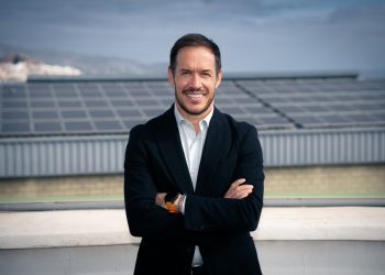 El Gobierno de Canarias destina 1,8 millones a taxis, guaguas y puntos de recarga eléctricos: cómo pedir las ayudas desde La Palma