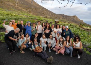 Hilos, fieltro y vino al atardecer: el I Encuentro Tejeril reúne en Fuencaliente a artesanas de toda La Palma