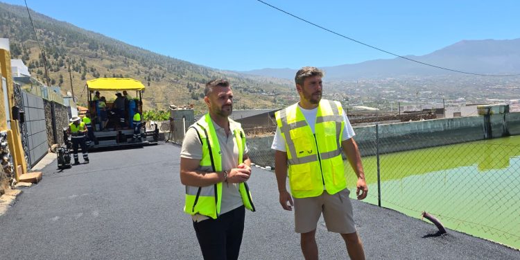 El Paso remata el asfaltado de la calle Bejenagua, en Los Barros, y encadena obras en Tacande y la calle Panadero