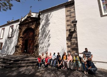 Pidieron ir a ver a la Virgen de las Nieves, y fueron: el acompañamiento que combate la soledad de los mayores de Tazacorte