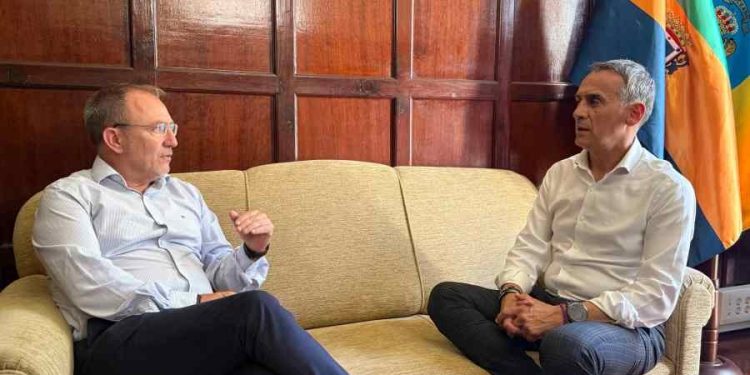 El presidente del Cabildo, Sergio Rodríguez, y el alcalde de Los Llanos, Javier Llamas