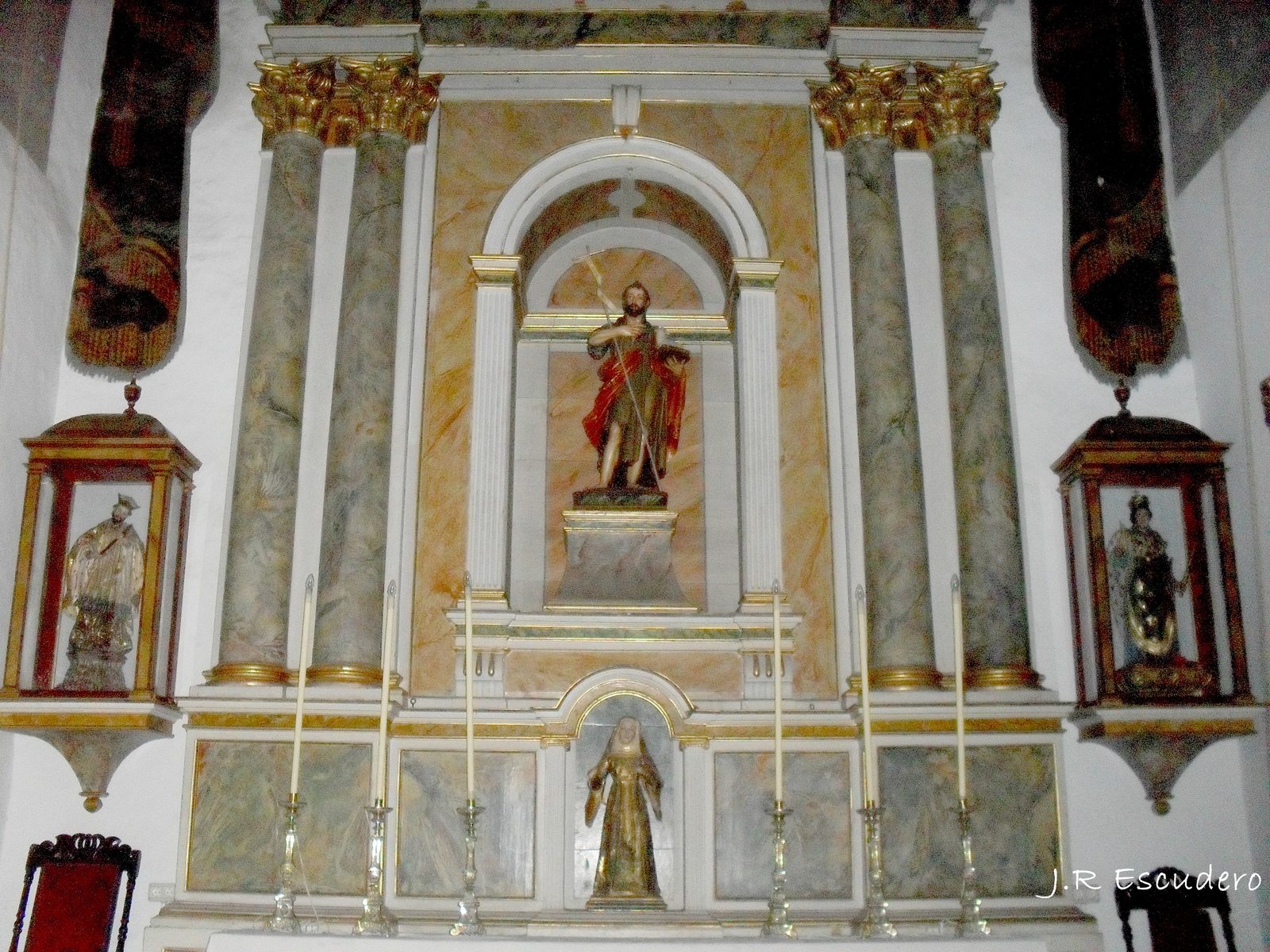 El retablo de San Juan, ejemplo del clasicismo barroco canario del siglo XIX.