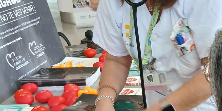 La tensión alta no avisa: casi cuatro de cada diez canarios no se la miden nunca, y puede acabar en ictus o infarto
