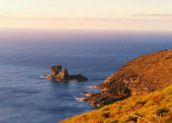 Muere un pescador tras ser alcanzado por la hélice de una embarcación de recreo en la costa oeste de La Palma