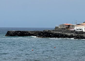 El Remo estrena 45 boyas de fondeo tras meses de bloqueo administrativo: así protegen ya el fondo marino del barrio