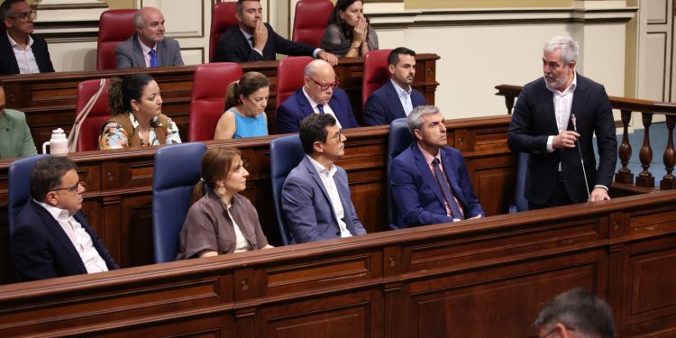 Canarias aprueba una ley para que la vivienda protegida deje de tardar años: licencias más rápidas y un nuevo alquiler asequible para las clases medias