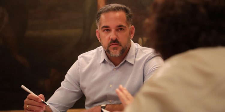 «La Palma no necesita debates que nos aíslen»: el senador Kilian Sánchez reclama firmar «ya» el convenio del Centro de Vulcanología