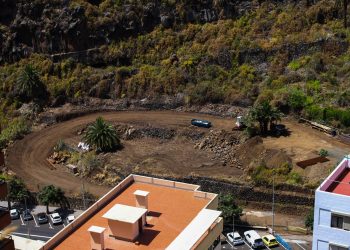 Una pista de tierra para tráfico pesado irrumpe en la Quinta Verde: el PSOE denuncia «daños irreparables» en un Bien de Interés Cultural