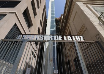 Casi un mes sin el ascensor de La Luz: el PSOE reclama que vuelva a funcionar ya