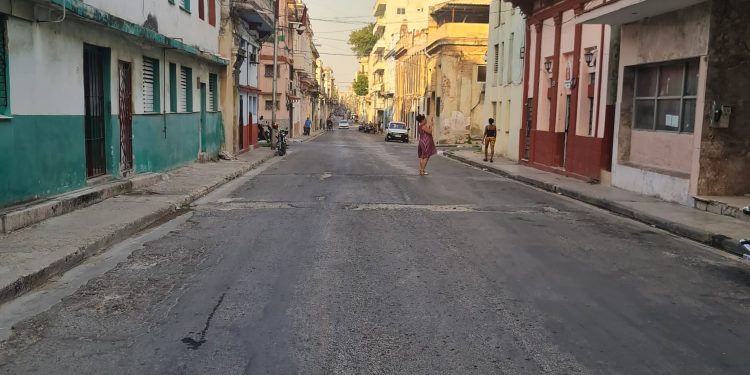 Cuba se queda sin red: dos apagones nacionales en cinco días, 935 megavatios para mover un país entero y una isla que ya vive más a oscuras que con luz