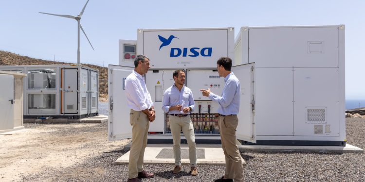 La mayor batería renovable de Canarias ya funciona en Tenerife, y La Palma está en la lista para tener la suya