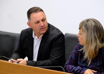 «Ni están ni se las esperan»: el PSOE denuncia que las ayudas del Cabildo por la crisis de Oriente Medio siguen sin llegar