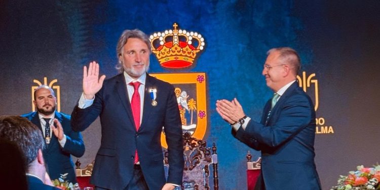 Alfonso Escalero recibe el Premio Cabildo de La Palma 2025 en la categoría de Otros Méritos Excepcionales