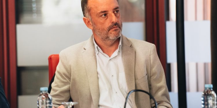 El consejero Alberto Paz durante el Pleno del Cabildo de La Palma