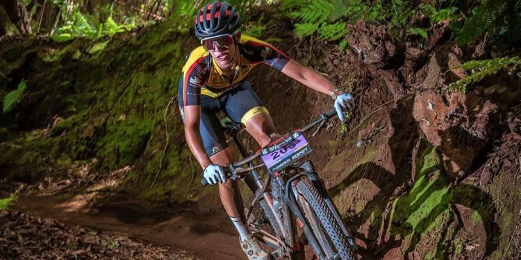 Ciclistas de montaña en un recorrido de Barlobike en Barlovento