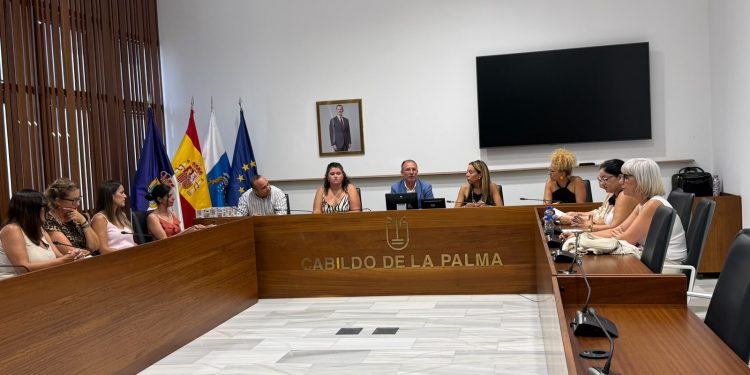 Firma del convenio de accesibilidad entre el Cabildo de La Palma y los 14 ayuntamientos