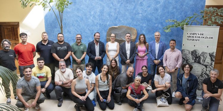 Participantes del Campus de Arqueología de Tijarafe durante la jornada de apertura