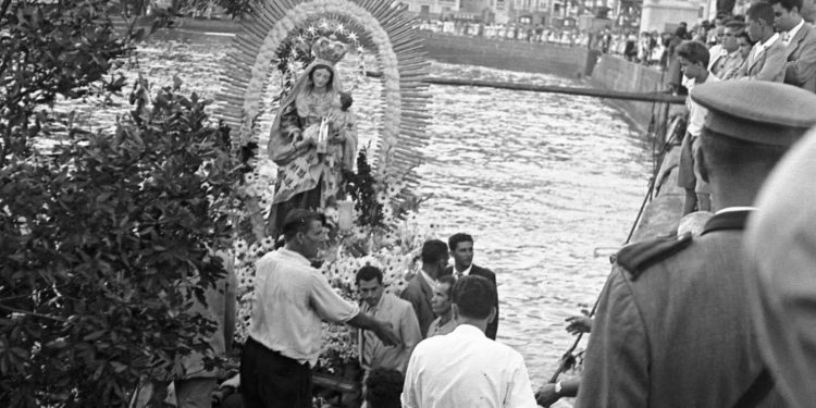 Fiesta de la Virgen del Carmen en Santa Cruz de La Palma, fotografía antigua de la colección de José Ayut Santos (foto 2)