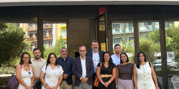 Vivienda, empleo y salud mental: el reto de que los jóvenes puedan quedarse en La Palma