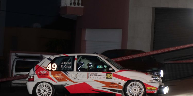 Jordan Brito y Elvira Cruz, sobre un Citroën Saxo VTS, en el XVIII Rallysprint Cielo de La Palma