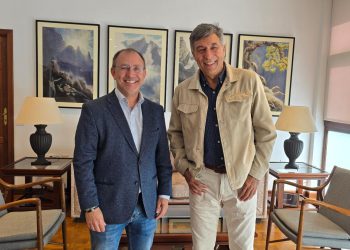 El presidente del Cabildo, Sergio Rodríguez, junto a Antonio Fernández. Foto: Cabildo de La Palma