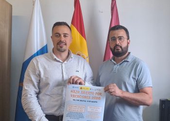 El alcalde de Villa de Mazo, Idafe Hernández, y el concejal de Servicios Sociales, Joshua Pérez