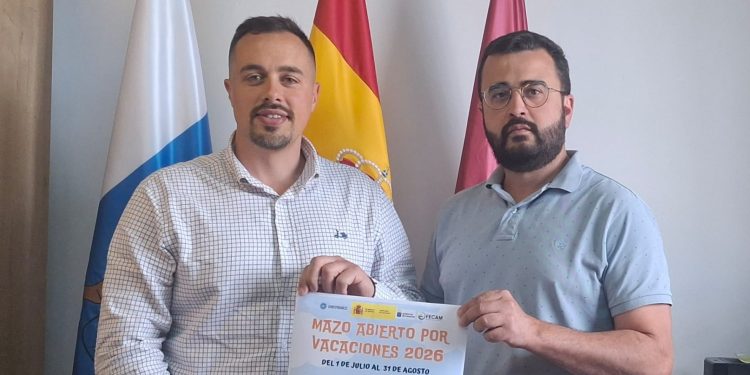 El alcalde de Villa de Mazo, Idafe Hernández, y el concejal de Servicios Sociales, Joshua Pérez