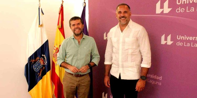 El senador Kilian Sánchez junto al rector de la Universidad de La Laguna, Francisco García