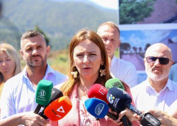 Nieves Lady Barreto y Eloy Martín presentan el proyecto del espacio vecinal de La Rosa, El Paso