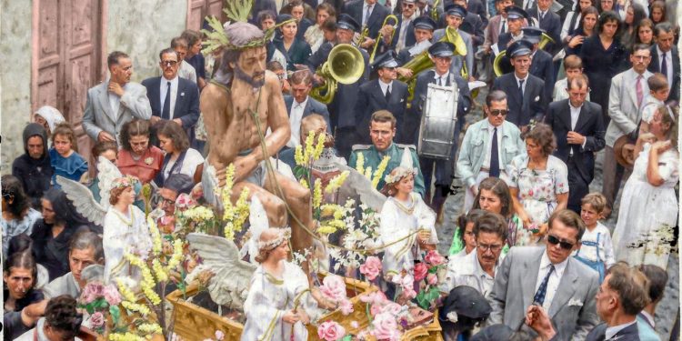 Procesión del Gran Poder de Dios en la Villa de San Andrés, hacia 1947-1948, con la Banda de Música La Victoria