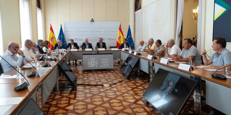 Reunión del Gobierno de Canarias y Asepalma con el ministro Ángel Víctor Torres en Madrid