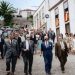 Las autoridades y los vecinos se dirigen al Grupo Escolar de San Andrés durante la inauguración