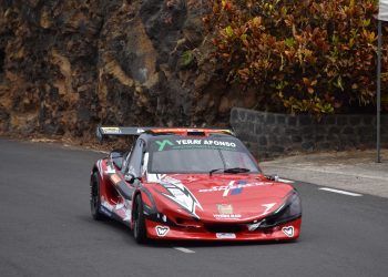 Salida de un equipo en una edición anterior de la Subida a Barlovento