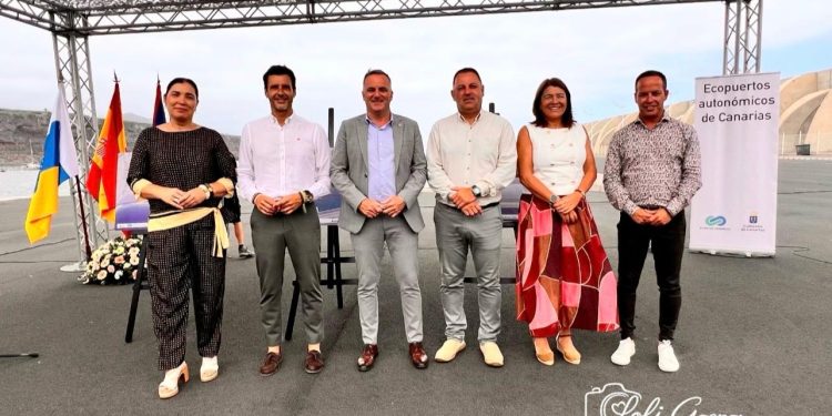 Grupo de gobierno de Tazacorte en el inicio de las obras del dique martillo del puerto