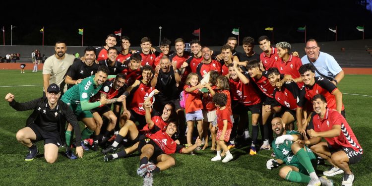 El Mensajero se lleva el derbi y el Trofeo Ciudad de Santa Cruz de La Palma 2026: 2-1 a la Tenisca en el Silvestre Carrillo