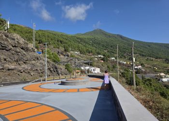 Villa de Mazo estrena el Mirador del Lomo: un balcón sobre Cumbre Vieja pagado íntegramente por el Gobierno de Canarias