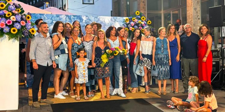Desfile de la colección Aelí en la Calle Manuel Taño de El Paso