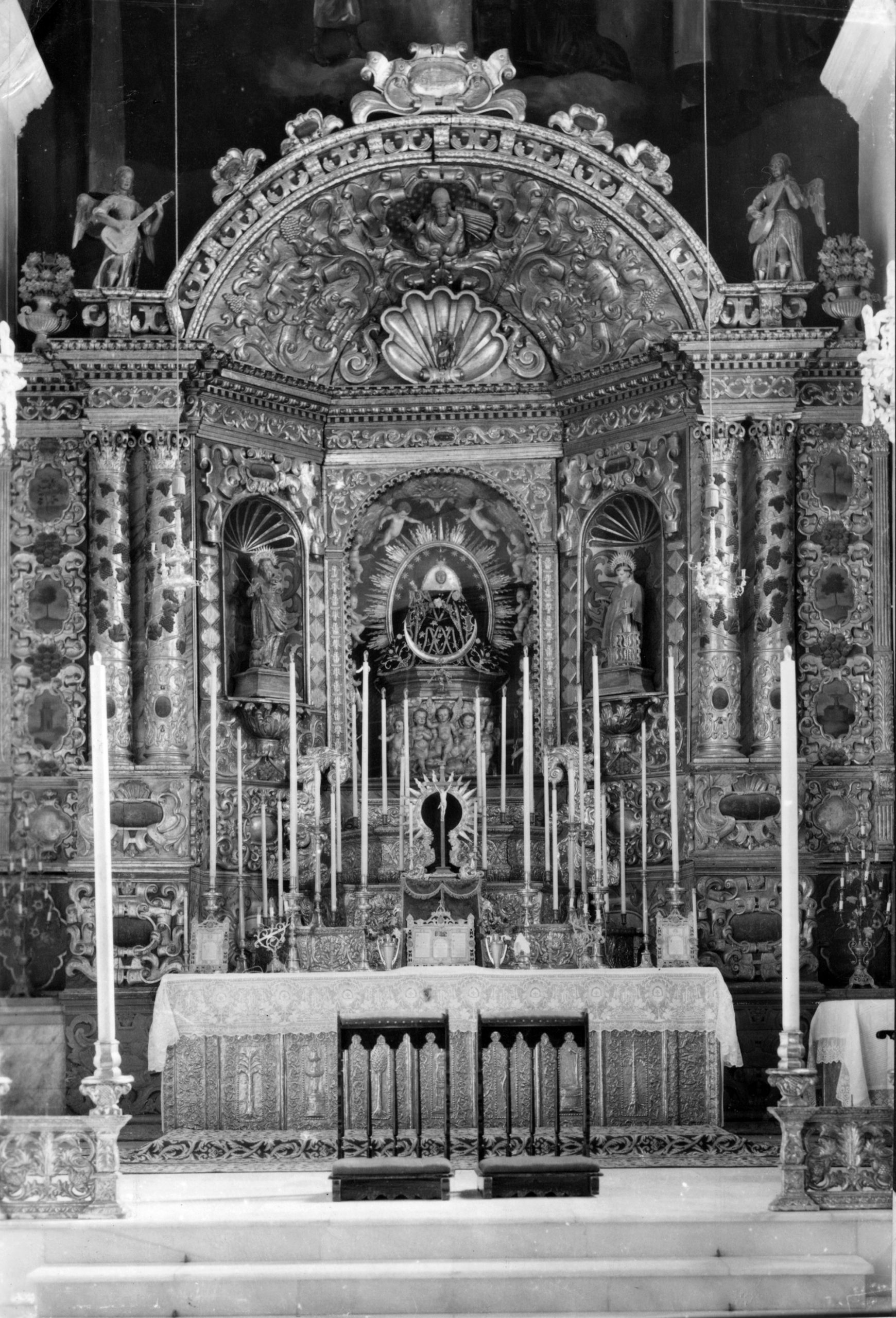 La Virgen de las Nieves en su hornacina barroca