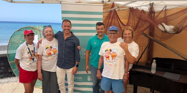 Mayores de Los Llanos convierten redes y boyas en instrumentos musicales en el Puerto de Tazacorte