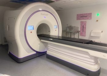 Radioterapia que sigue al tumor mientras el paciente respira: La Candelaria la aplica ya al cáncer de pulmón
