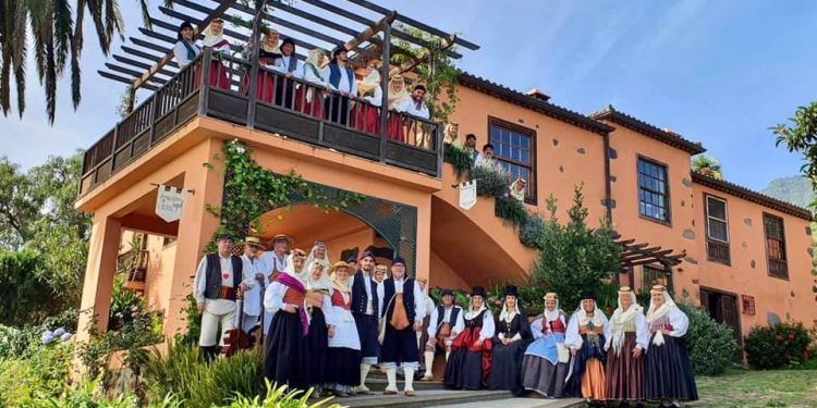 La Agrupación Folclórica Aduares, de Breña Alta