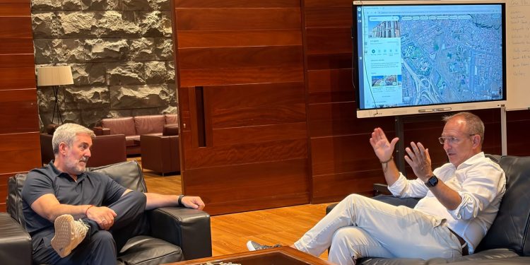Reunión entre el presidente del Cabildo de La Palma y el presidente de Canarias sobre la residencia de La Laguna