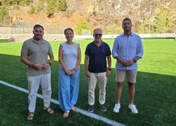 Nuevo césped artificial del campo municipal de fútbol de Tijarafe