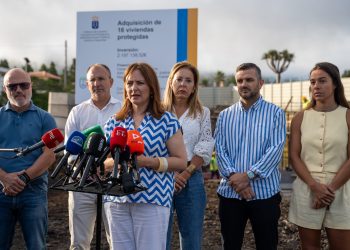 Nieves Lady Barreto y Sergio Rodríguez informan en El Paso de la compra de un edificio en construcción para vivienda protegida