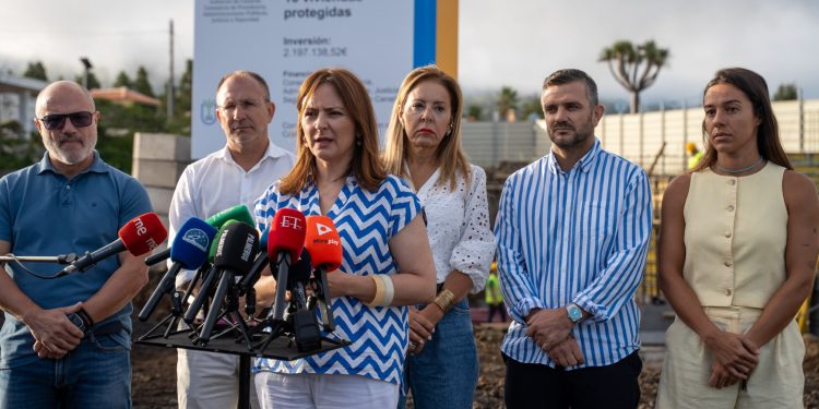 Nieves Lady Barreto y Sergio Rodríguez informan en El Paso de la compra de un edificio en construcción para vivienda protegida